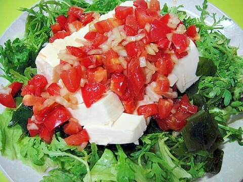 トマトドレッシングで☆豆腐とわかめ春菊のサラダ